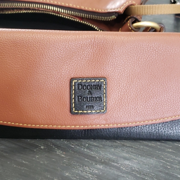 Dooney and Bourke purse - Picture 13 of 16